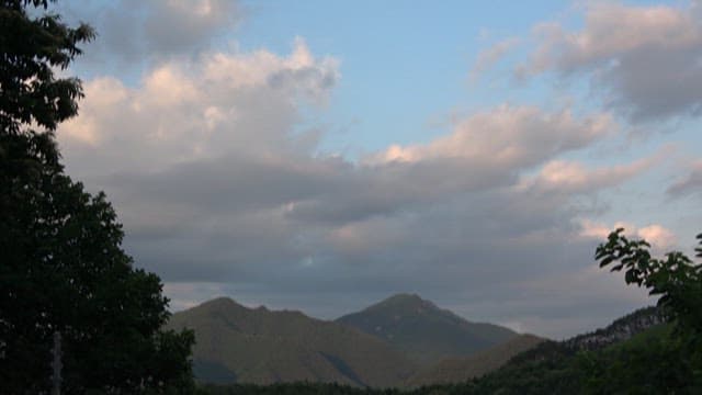 황혼의 평화로운 산맥