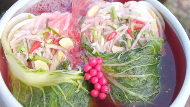 시원하고 아삭한 동치미와 새콤한 국물