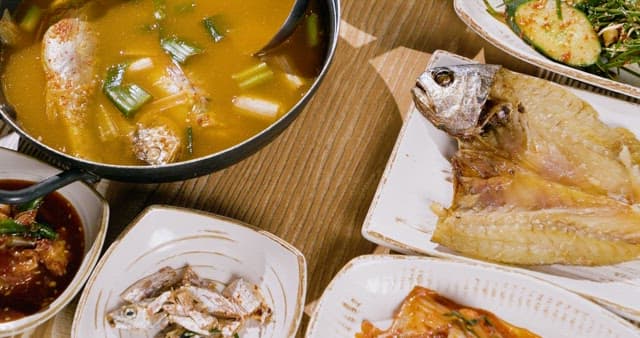 한국의 정갈한 생선구이 한 상