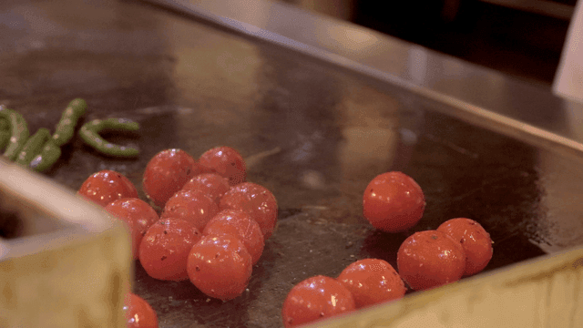 Tomatoes and green beans cooking on grill