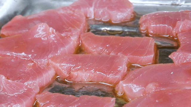Fresh tuna slices on olive oil
