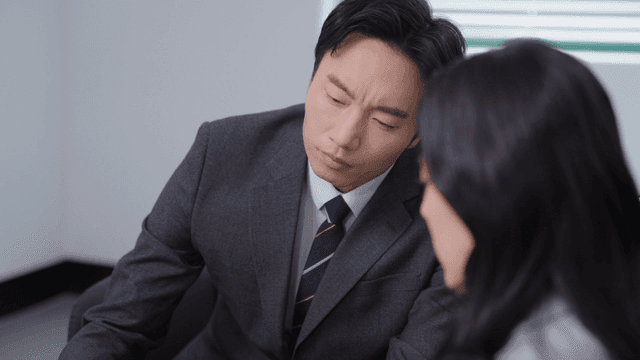 집중적인 토론이 있는 사무실 회의