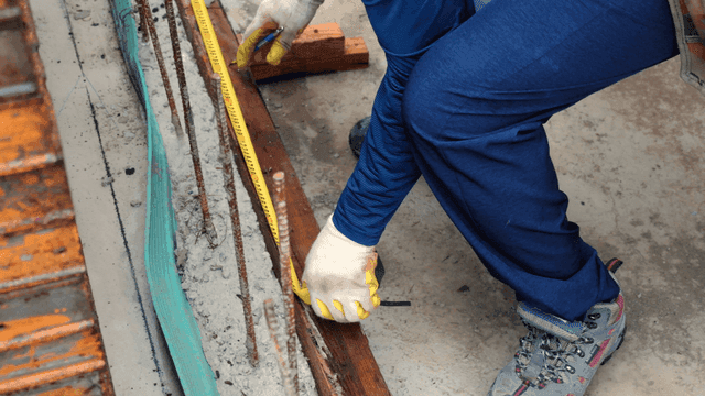 건설 현장에서 측정하는 작업자