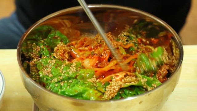 Spicy kalbibimguksu with sesame seeds