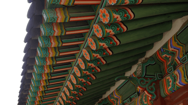 화려한 무늬의 한국 전통 건축물