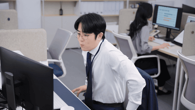 Office worker drinking water at desk