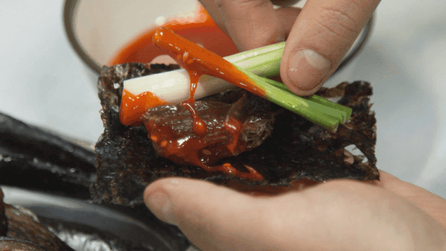 Gwamegi wrapped in green onions and seaweed