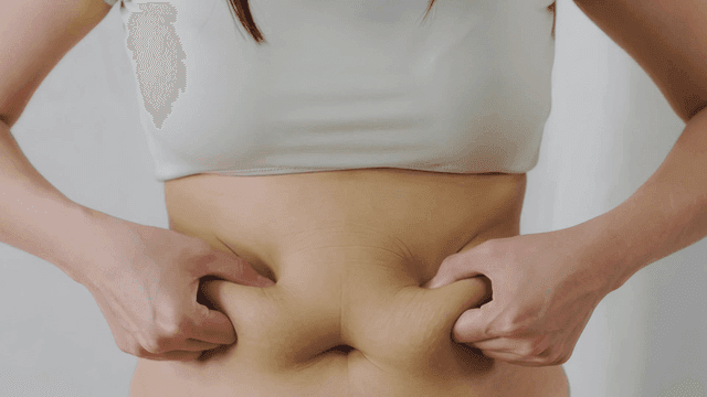 Woman who pinches her stomach
