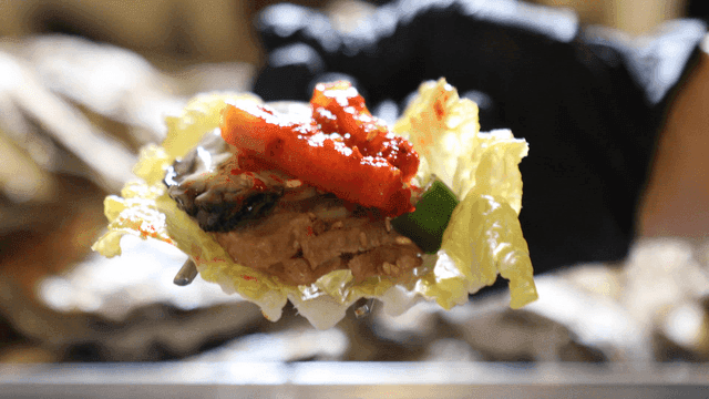 Cabbage wrap with kimchi and boiled pork
