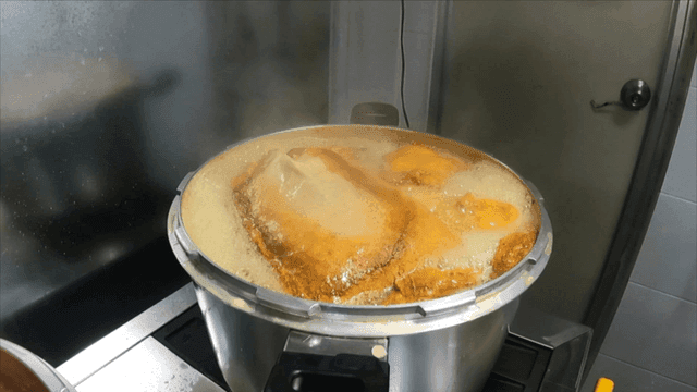 Pressure cooker boiling ingredients
