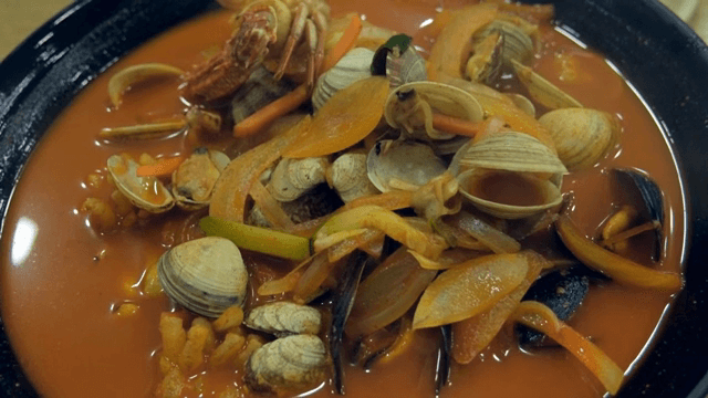 다양한 해산물이 들어간 짬뽕