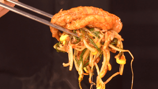 Spicy pufferfish bulgogi stir-fried with chopsticks