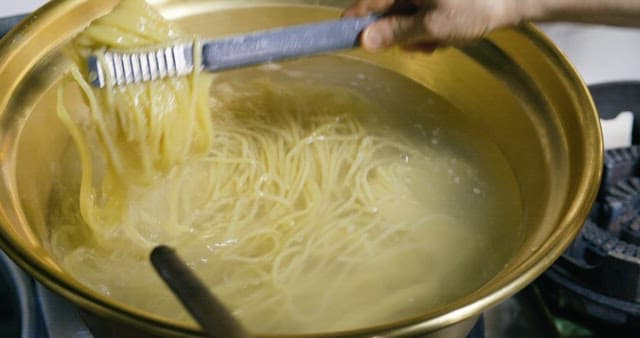 Boiling Pasta Noodles in a Small Pot