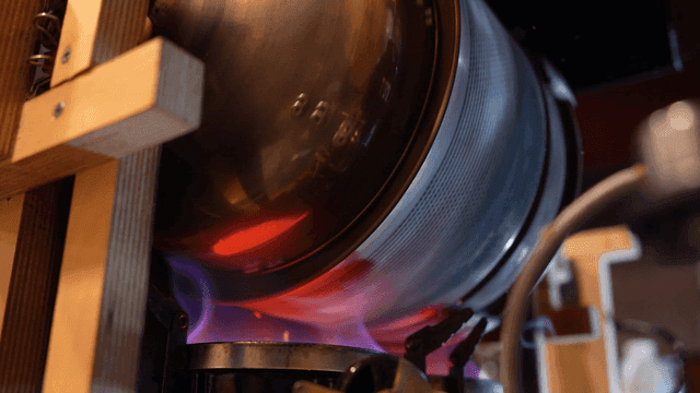 Flame heating rotating roasting drum