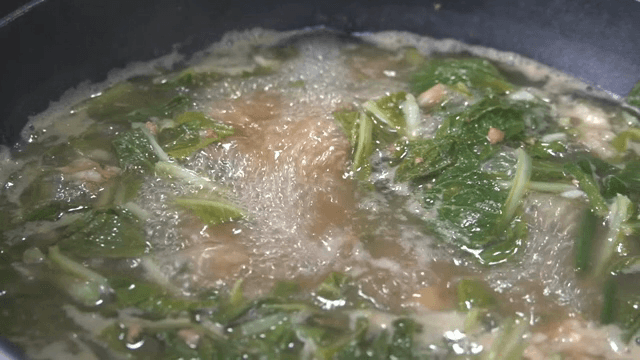 냄비에서 끓고 있는 된장국