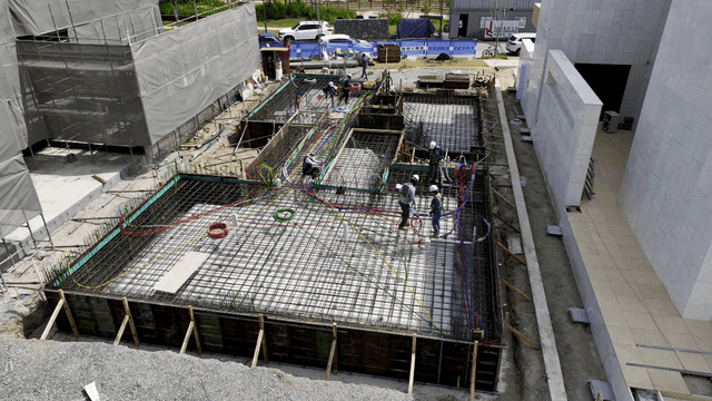 건설 현장에서 일하는 작업자들