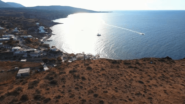 바다를 바라보는 해안 풍경