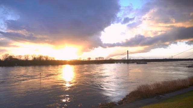 모리슨 다리가 있는 포틀랜드 윌라멧 강