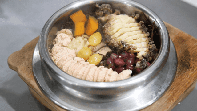Stone pot rice with abalone and vegetables