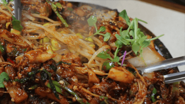 콩나물과 함께 매콤한 대구찜