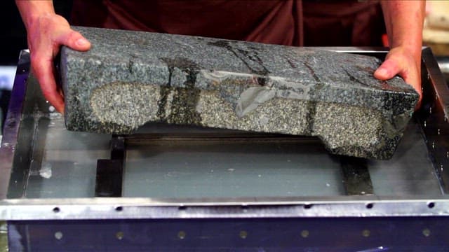 전통 다듬잇돌 사용 장면