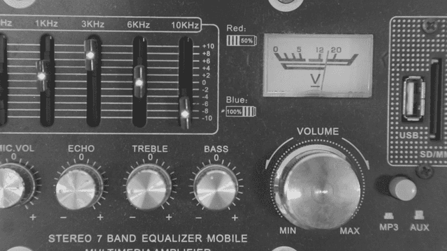 스테레오 이퀄라이저 패널 클로즈업