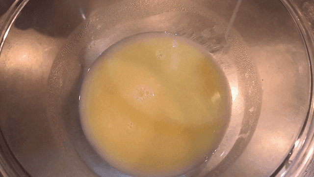 걸러진 콩물 진액