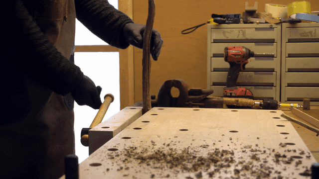 도구가 있는 작업장에서 목공 작업