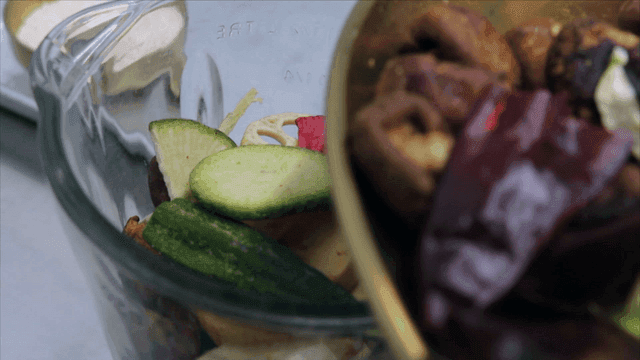 믹서기에 들어가는 채소들