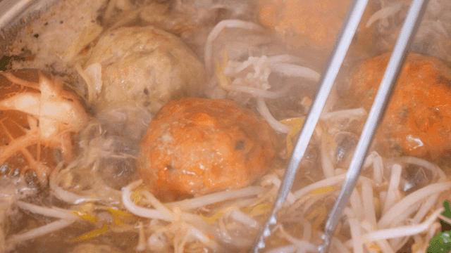 Rolled dumpling hot pot with mushrooms and bean sprouts