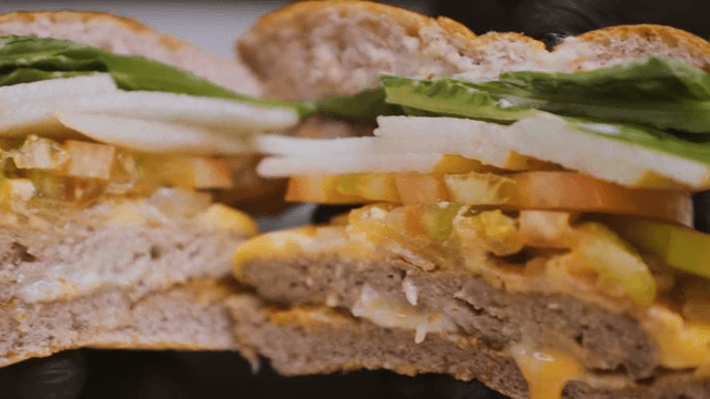 신선한 재료가 들어간 육즙 가득한 버거