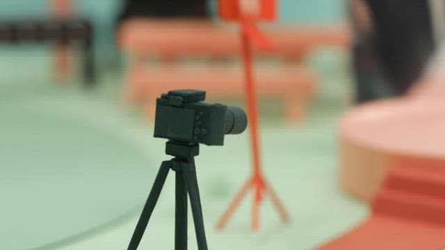 스튜디오 환경의 카메라 세팅을 표현한 디오라마