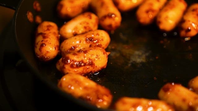 Make tteokbokki by frying seasoned rice cakes in a frying pan
