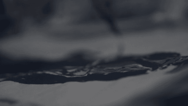 종이에 그림을 그리는 붓