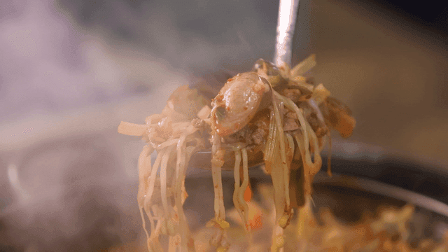 콩나물과 채소가 들어간 부대찌개