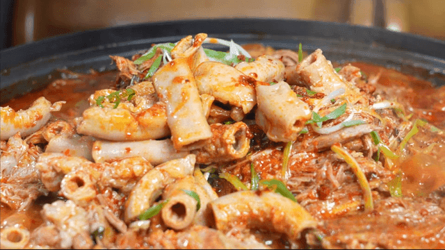 Spicy tripe and pork backbone stew overflowing with tripe
