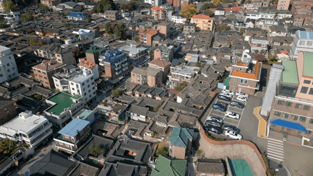 주택 지역 속 전통 한옥