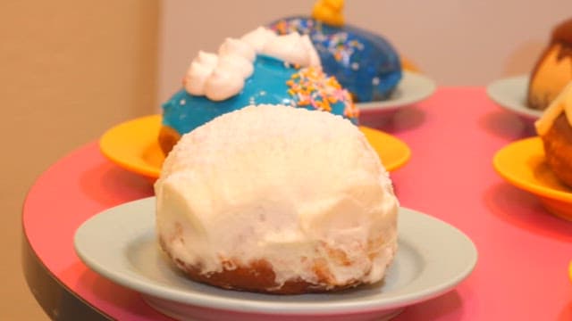 다양한 종류의 도넛 플레이팅