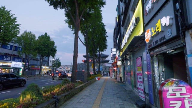 역사를 간직한 도시의 저녁 시간