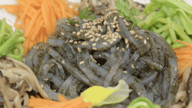 Cold Jellyfish with Vegetables