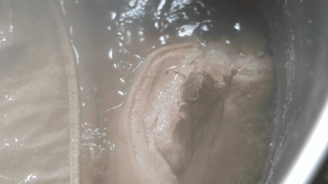 Boiled pork in steaming pot