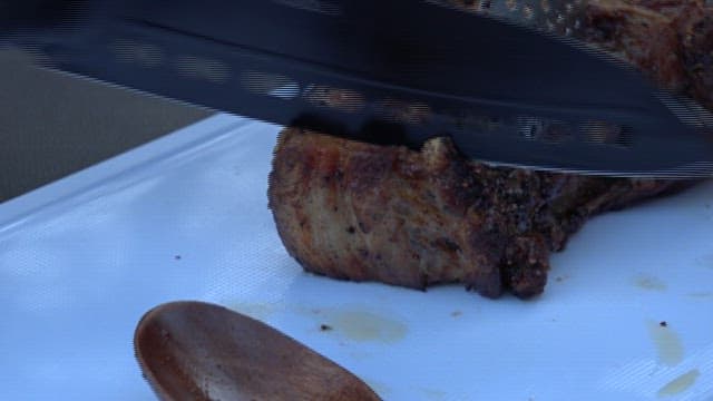 육즙이 많은 익은 고기