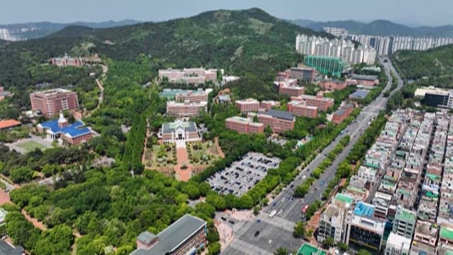 푸른 녹지와 공존하는 도시의 모습