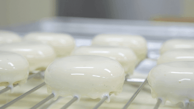 Glazed dessert cooling