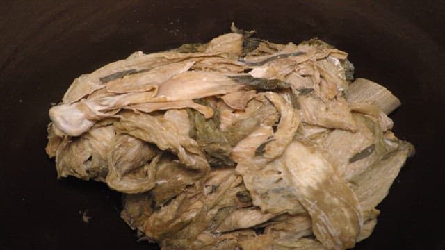 항아리 속에서 발효되는 김치