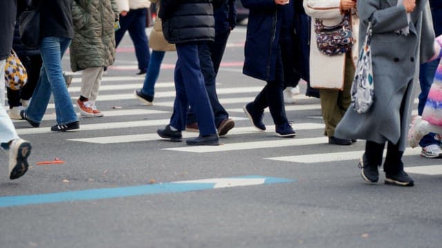 People crossing a crowded crosswalk